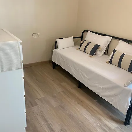 Piso Completo, Muy Cerca De La Playa De Χιχόν